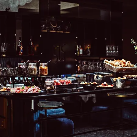 Hotel Monsieur Cadet & 4*