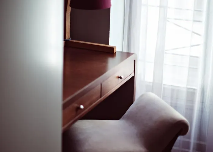 Monsieur Cadet & Отель Париж