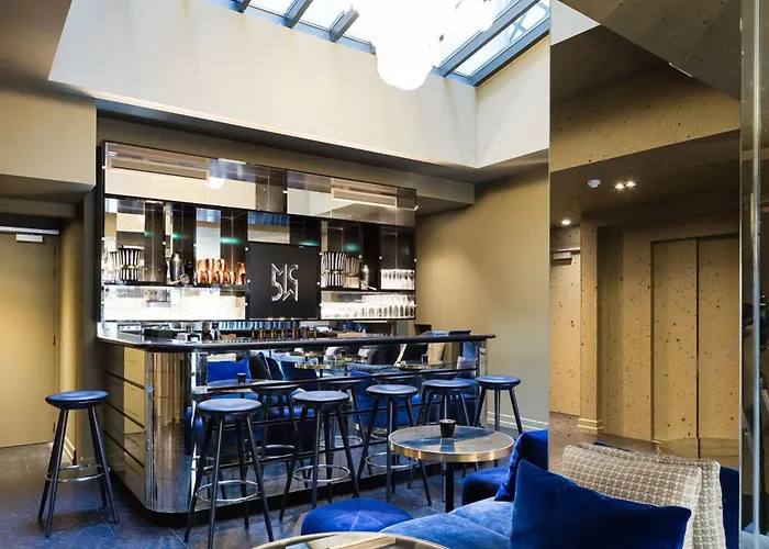 Monsieur Cadet & Отель Париж