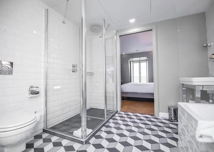 Отель Monsieur Cadet & 4*