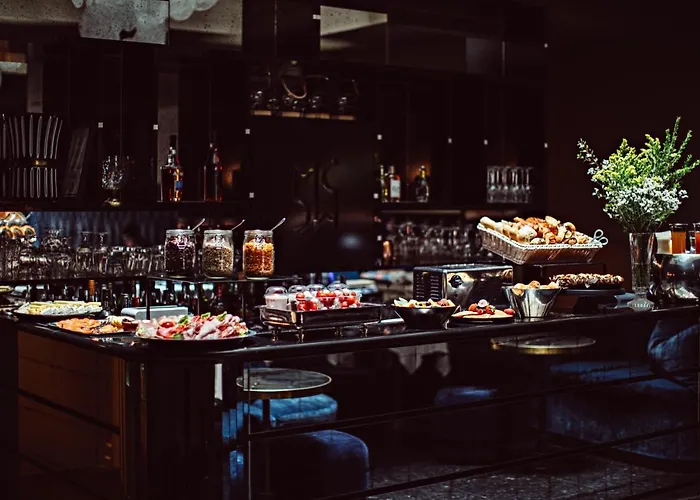 Отель Monsieur Cadet & 4*